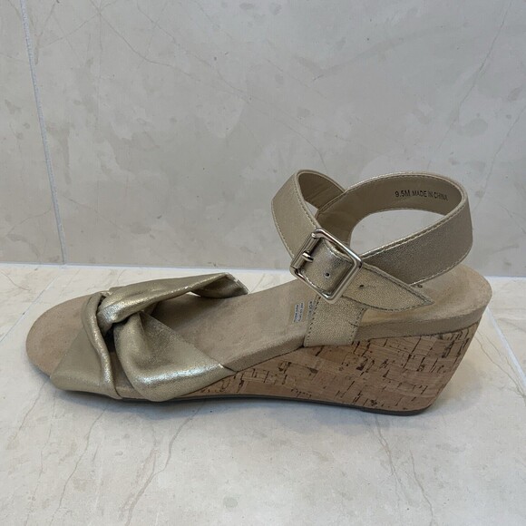 NWOB St. John’s Bay Flex Form Gold Wedge Sandals Shoes Sz 9.5 US M Pasadena - Picture 1 of 11